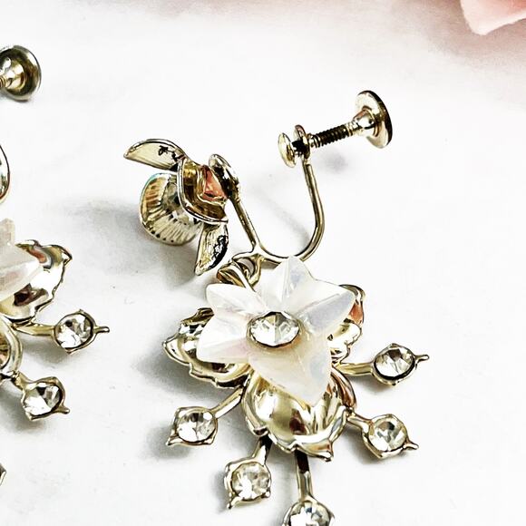 Vintage Bridal White Flower Rhinestone Screw Back Drop Earrings - Picture 4 of 7